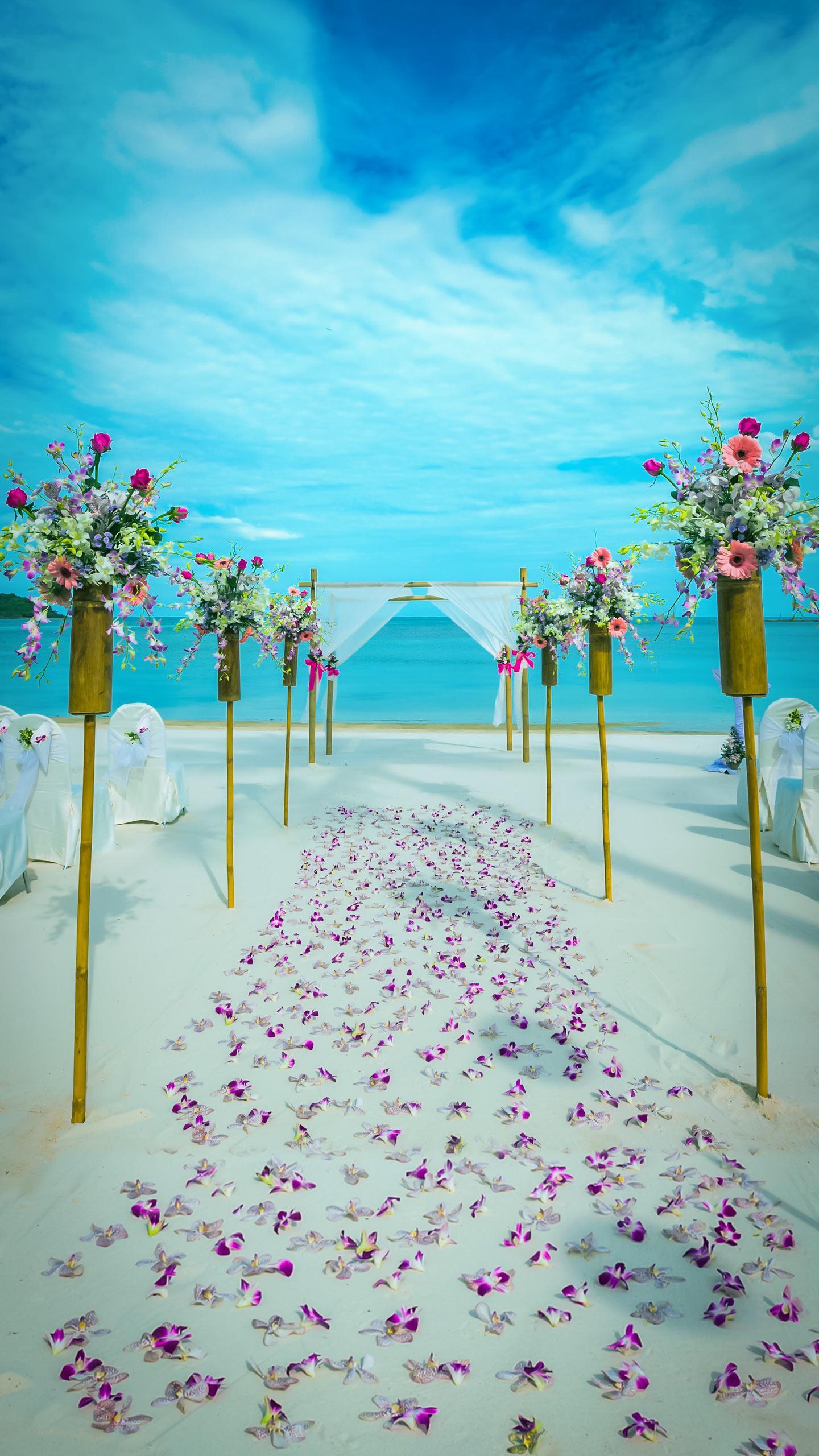 Bride's Viral Wedding Dance Fail in Maldives Captures Global Attention