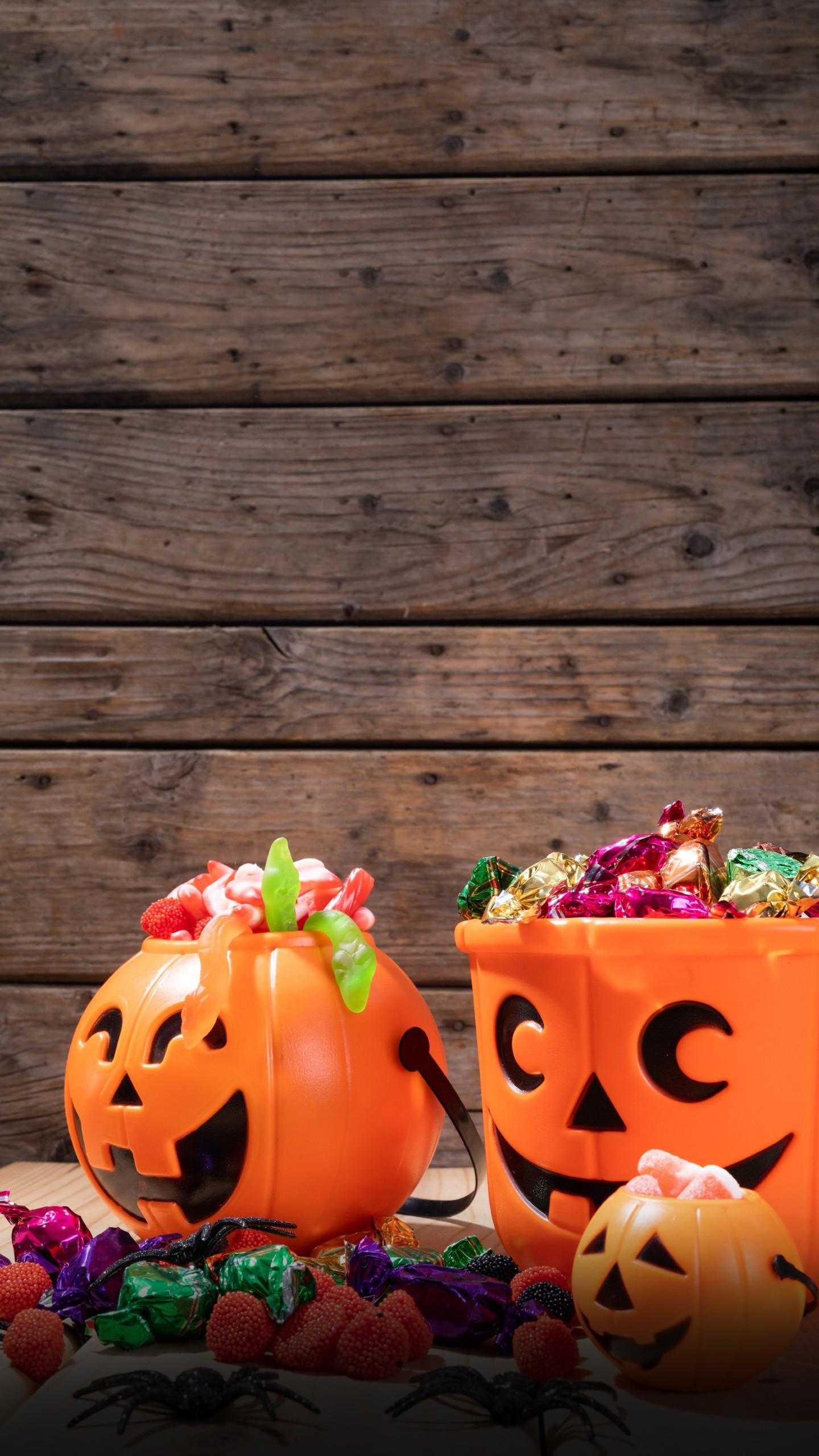 Experts Advise Parents on Healthy Communication About Halloween Candy