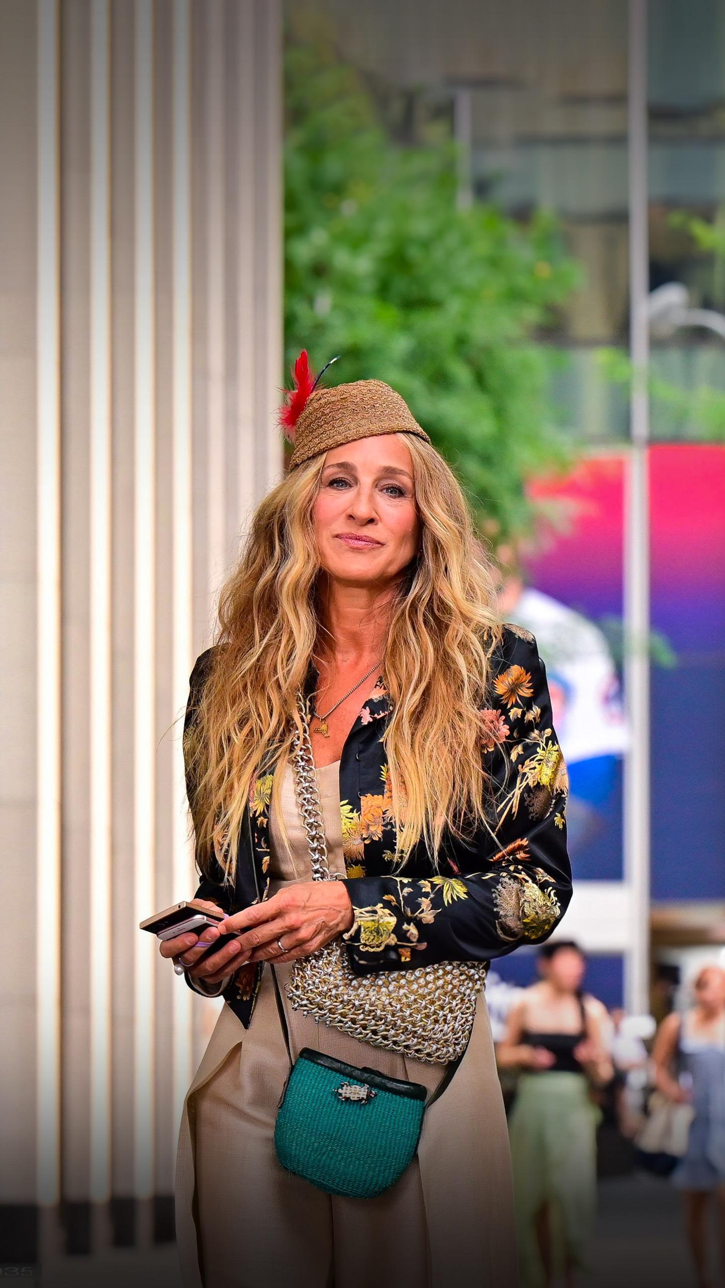 Sarah Jessica Parker Promotes Wide-Open Bag Trend with Fendi