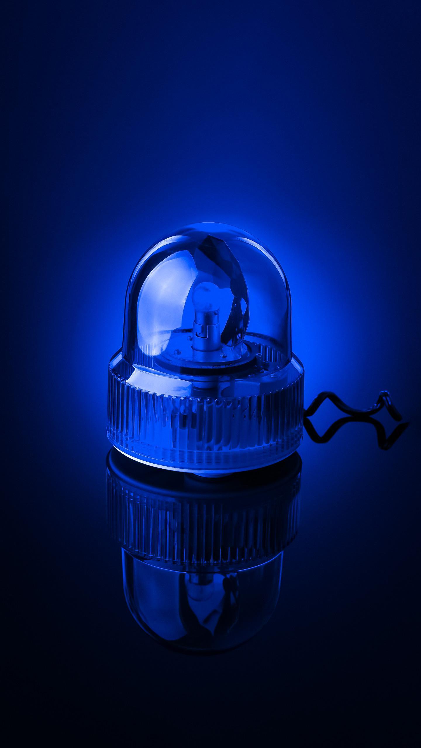 Longevity Doctor Recommends Removing Blue Light Sources to Protect Health