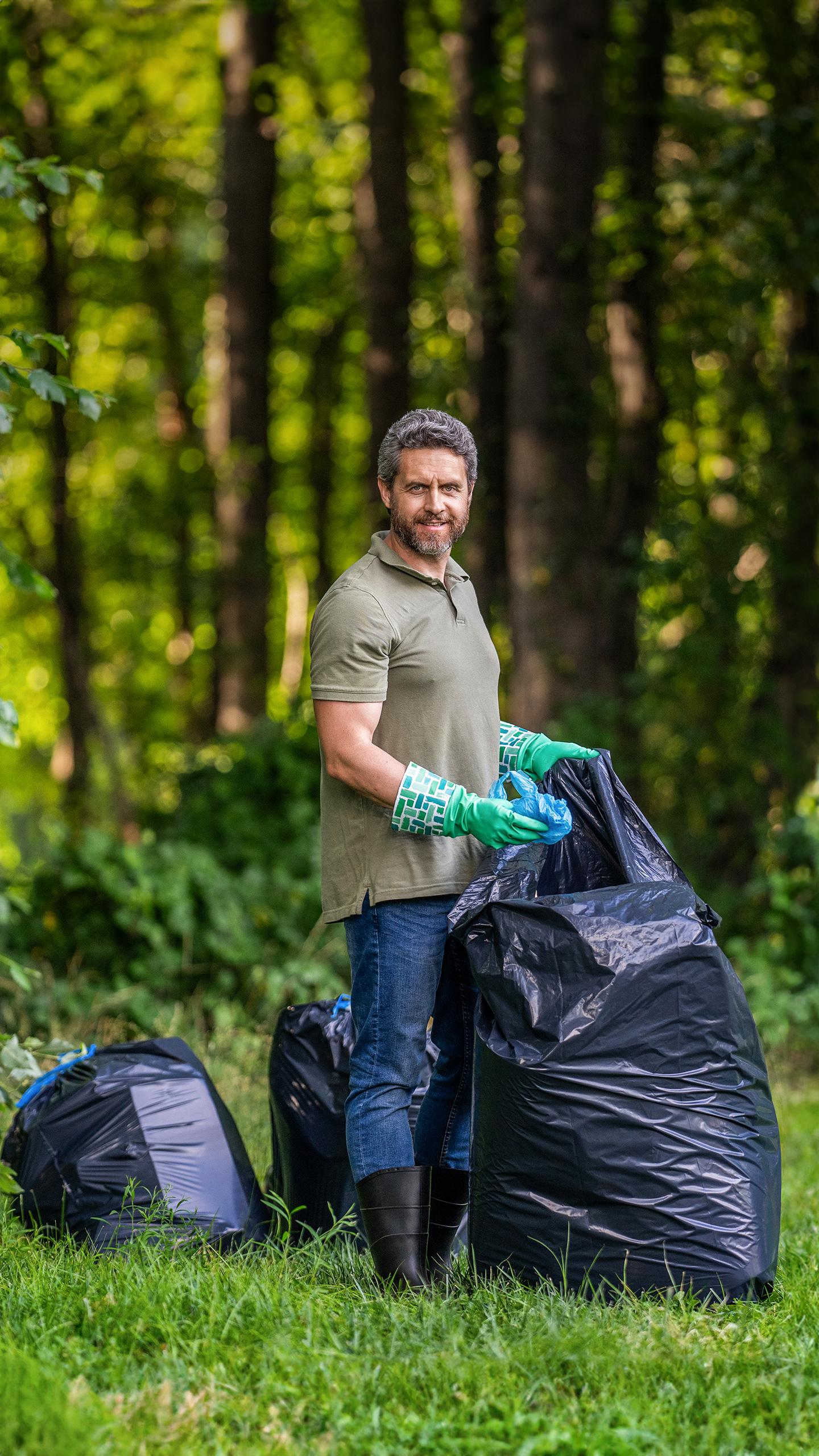 Study Reveals Volunteering Can Significantly Slow Cognitive Aging