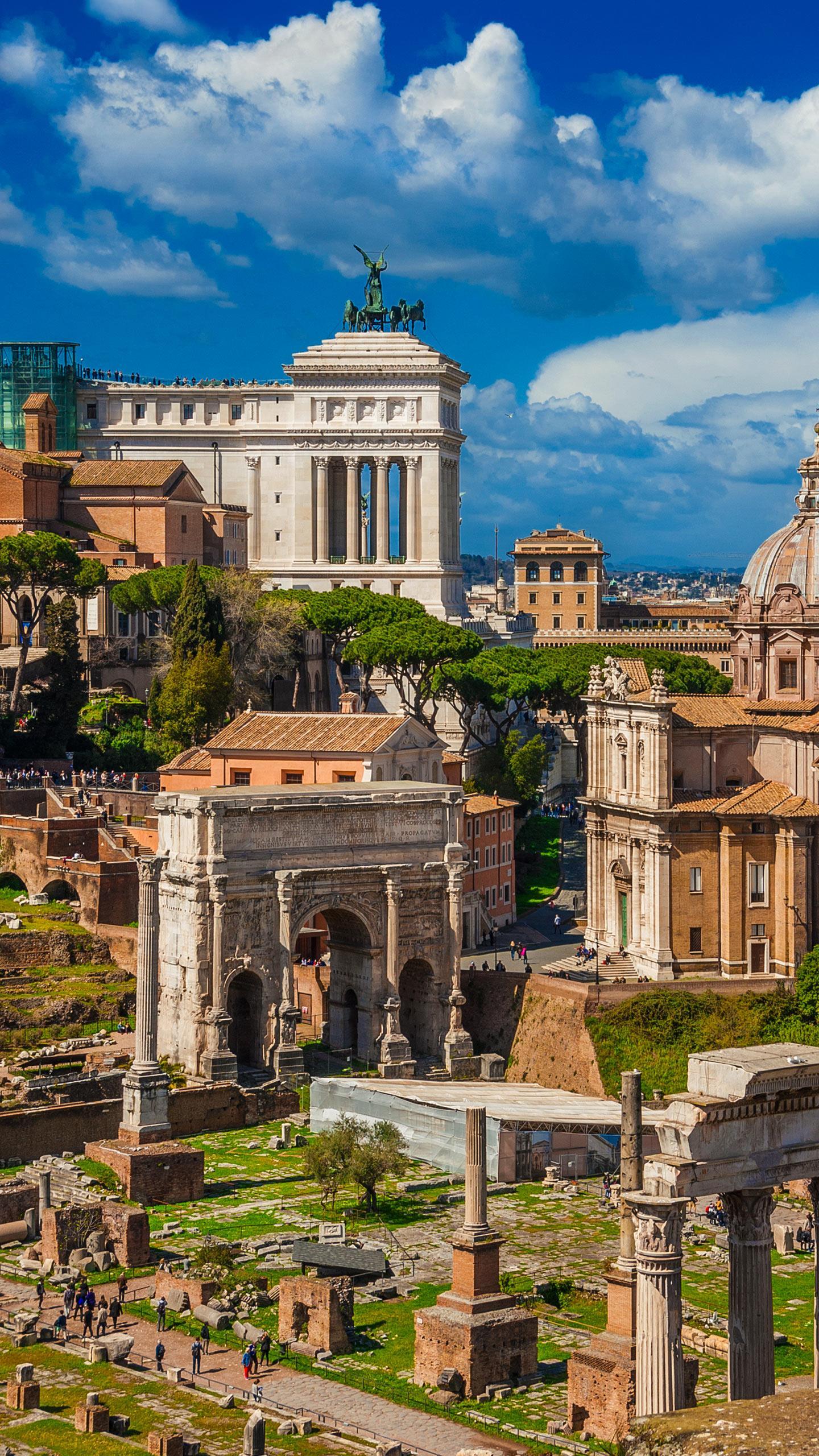 Japanese Tourist Dies After Fall from Rome's Pantheon Perimeter Wall