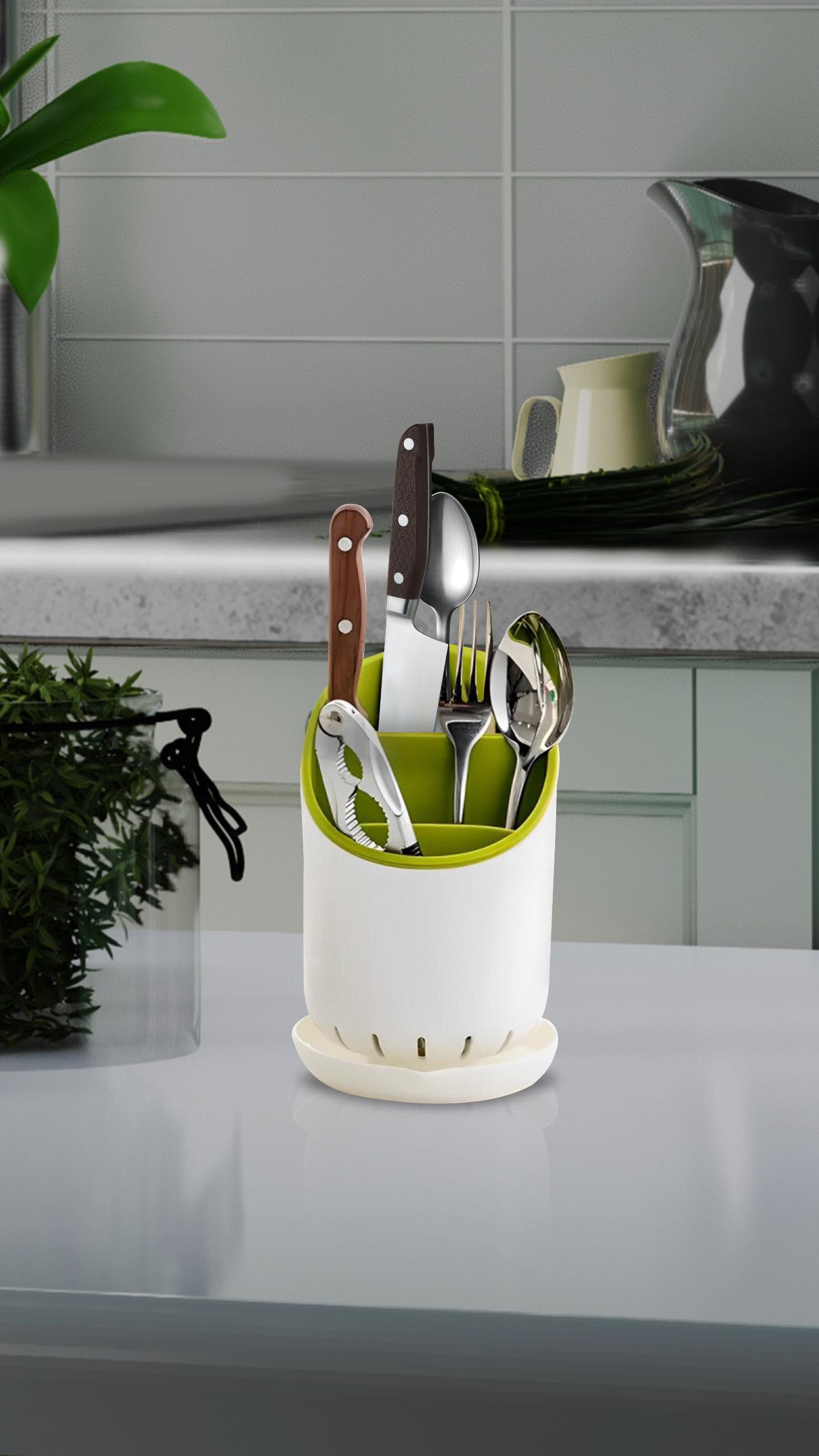 CNET Warns Against Microplastics from Worn Kitchen Tools