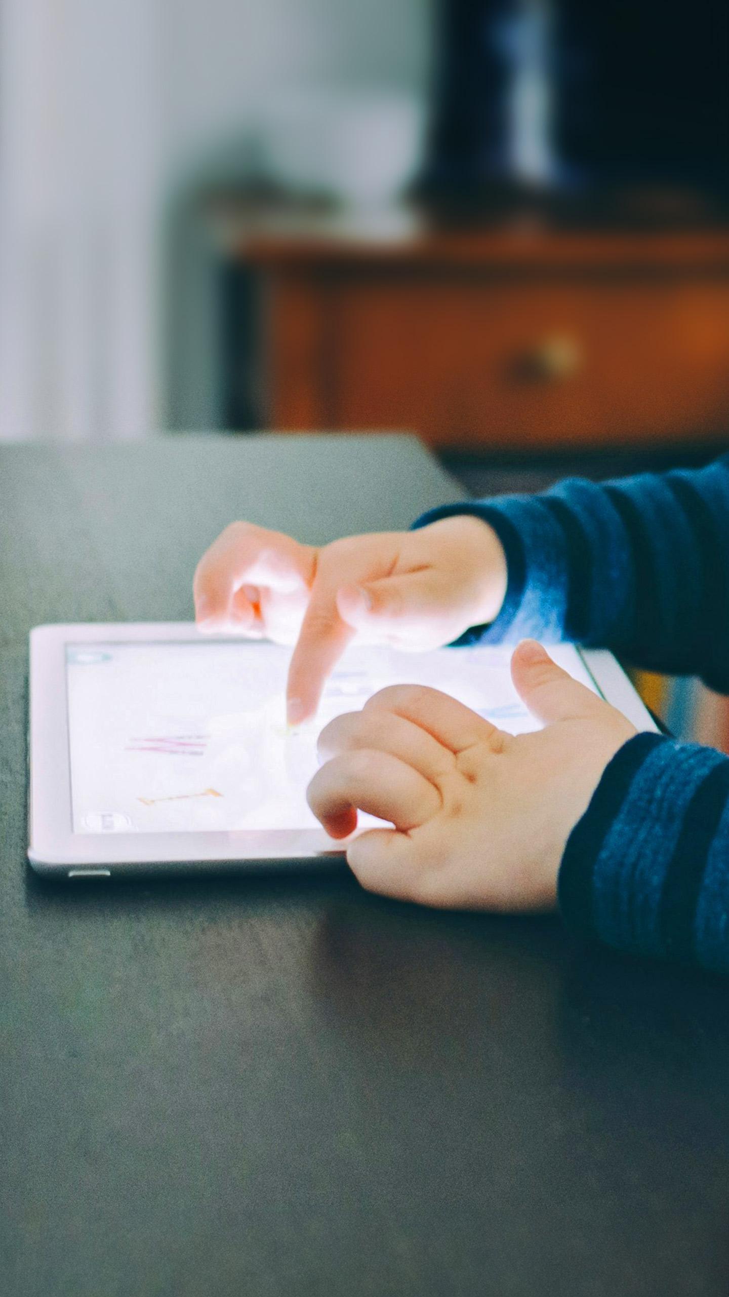 Study Highlights Parental Influence on Children's Screen Time Habits