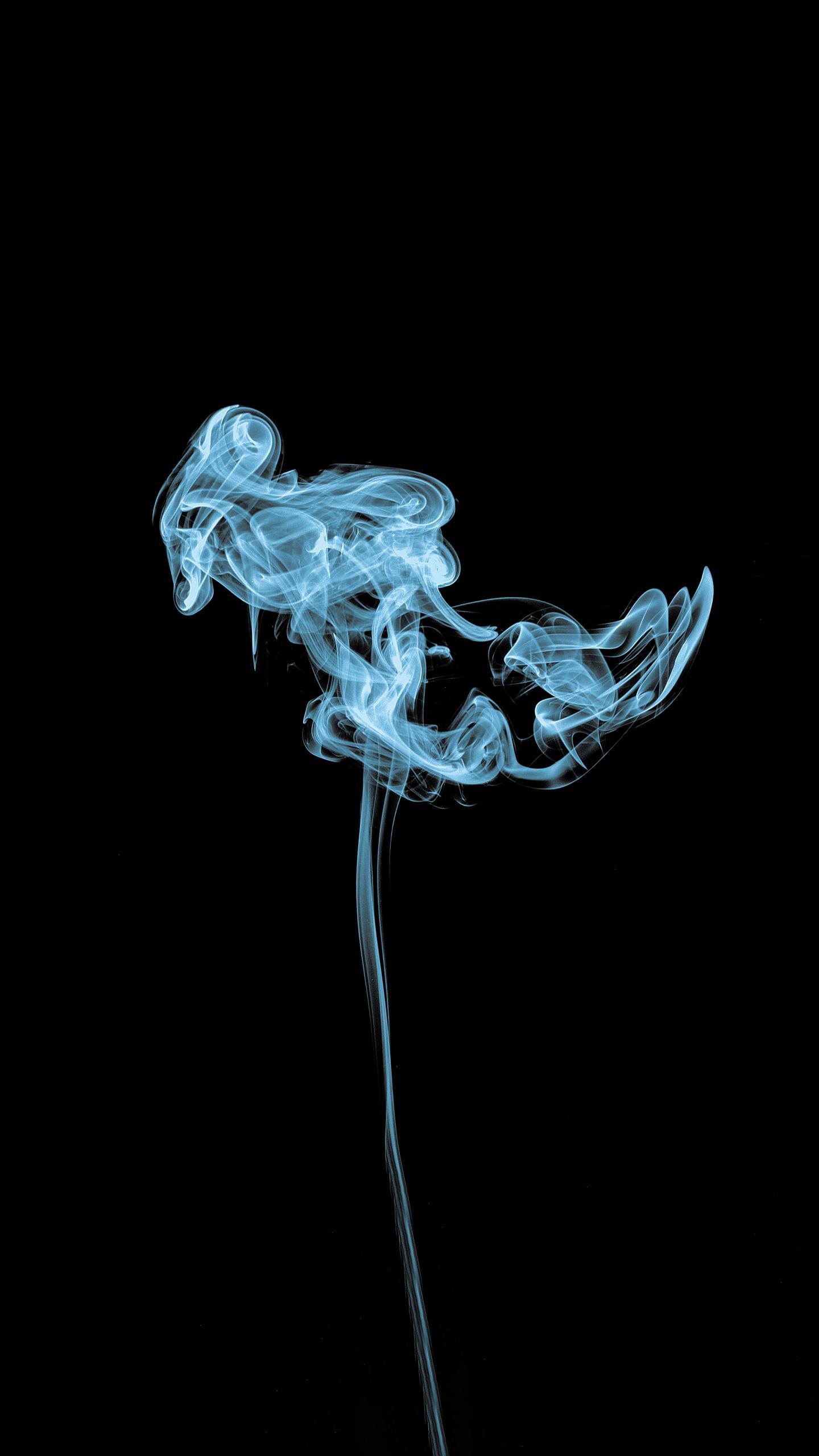 Vaping vs. Smoking: Health Risks and Quitting Benefits Analyzed