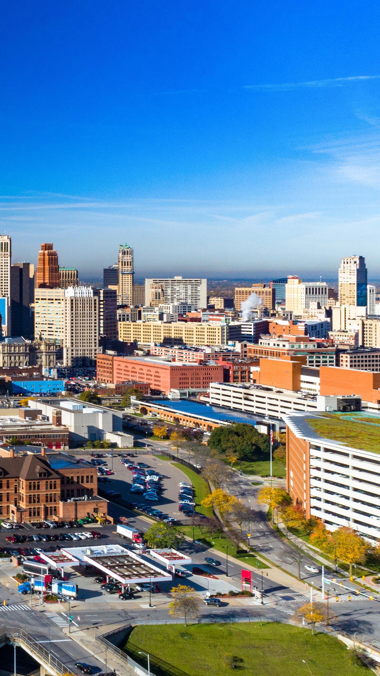 Detroit Enjoys Seasonal and Sunny Weather Amidst Breezy Conditions