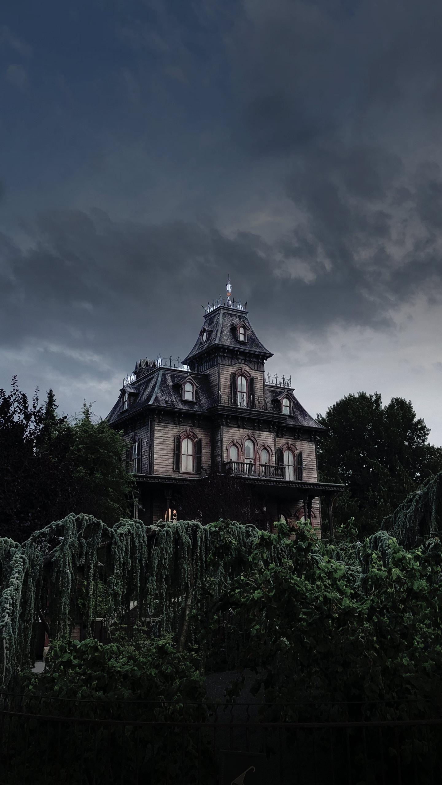 Netherworld Haunted House Offers Thrilling Experience Amid Record Halloween Spending
