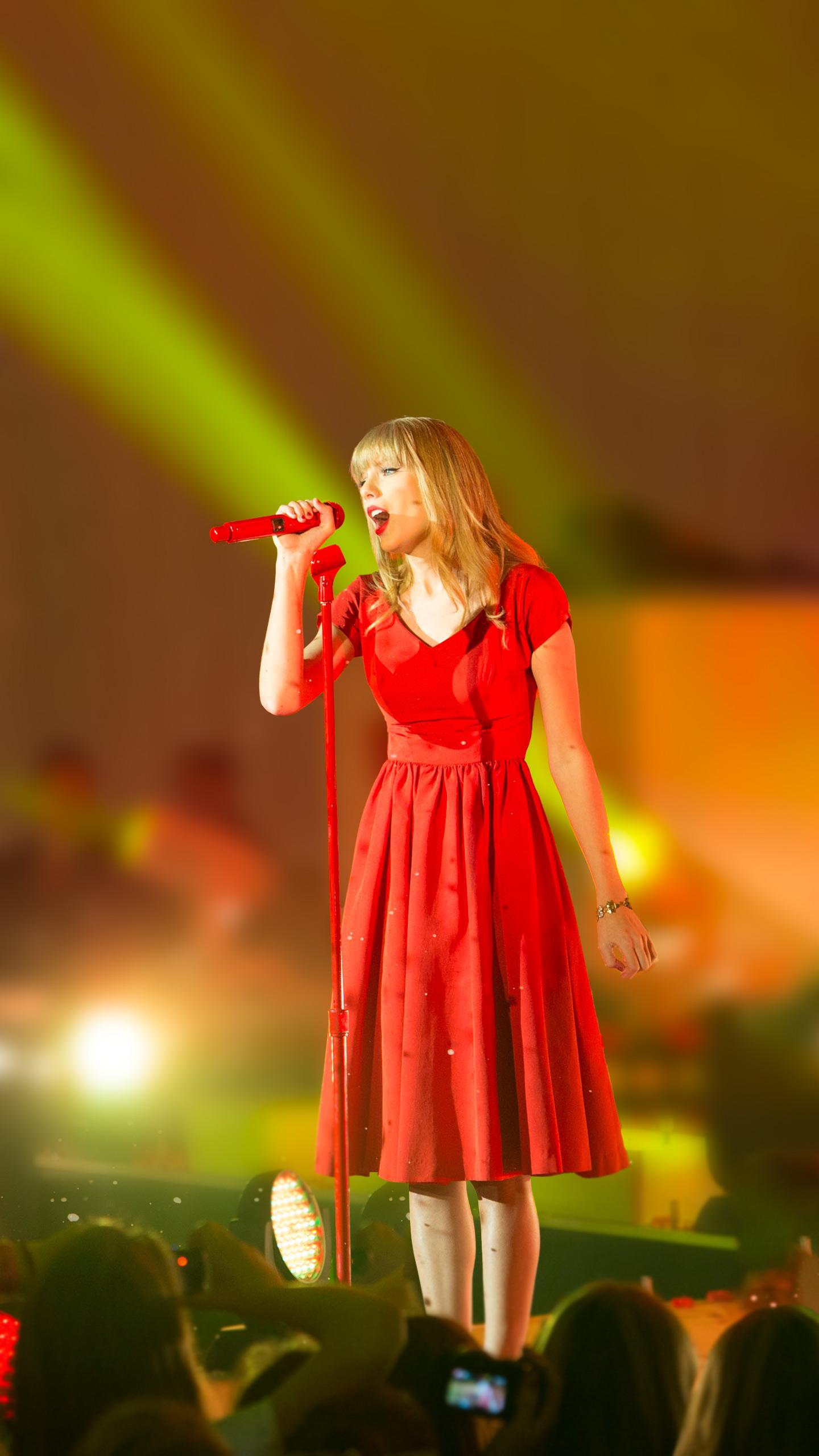 Taylor Swift's Music Videos Boost Interest in Botany Among Students