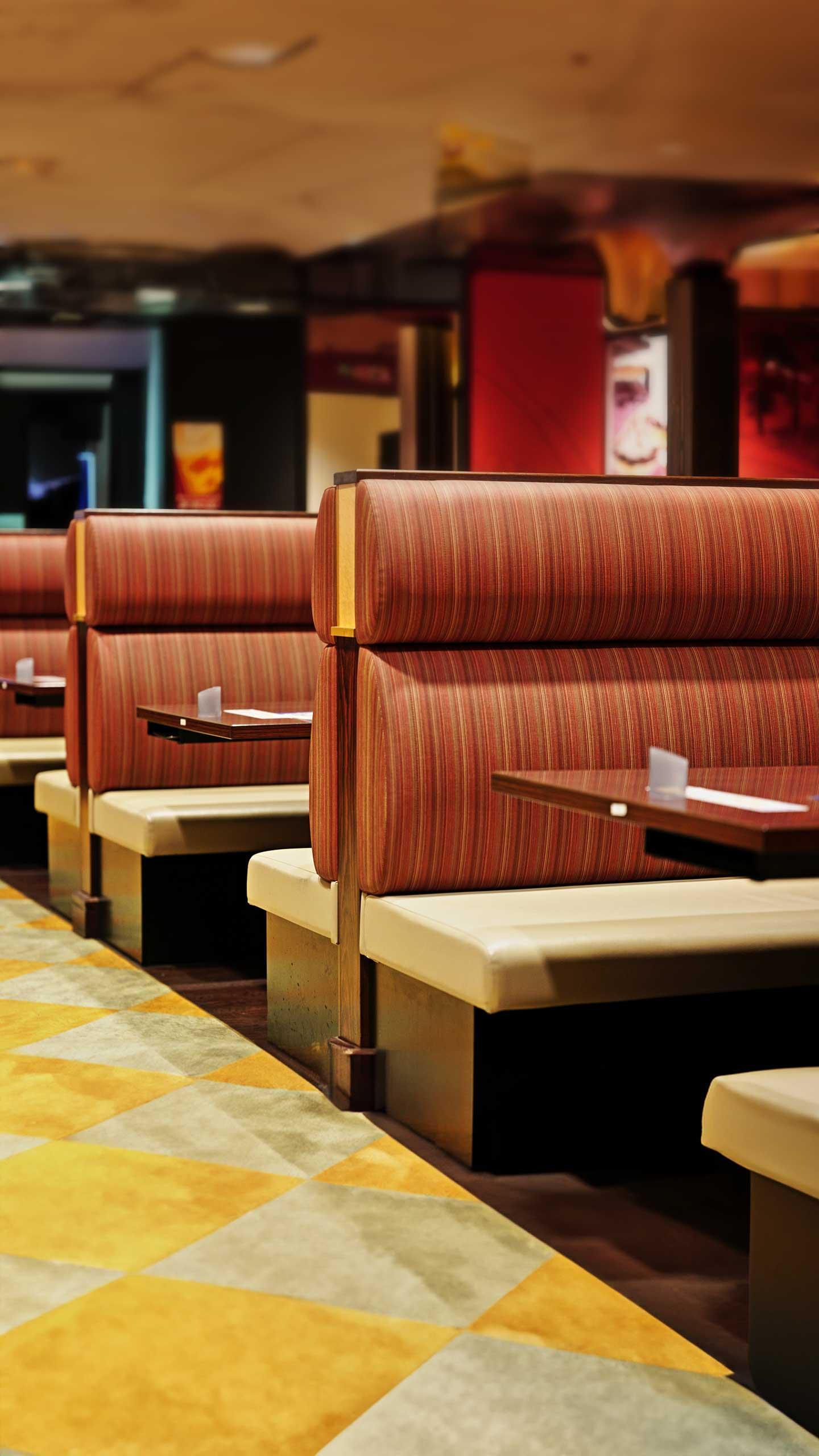 Viral Debate on Restaurant Ordering Highlights Class Divide