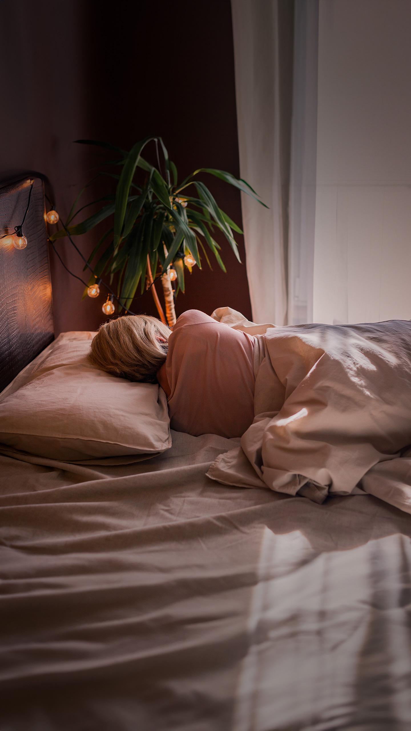 Neurologist Debunks Full Moon Myths, Highlights Sleep and Mental Health Connections