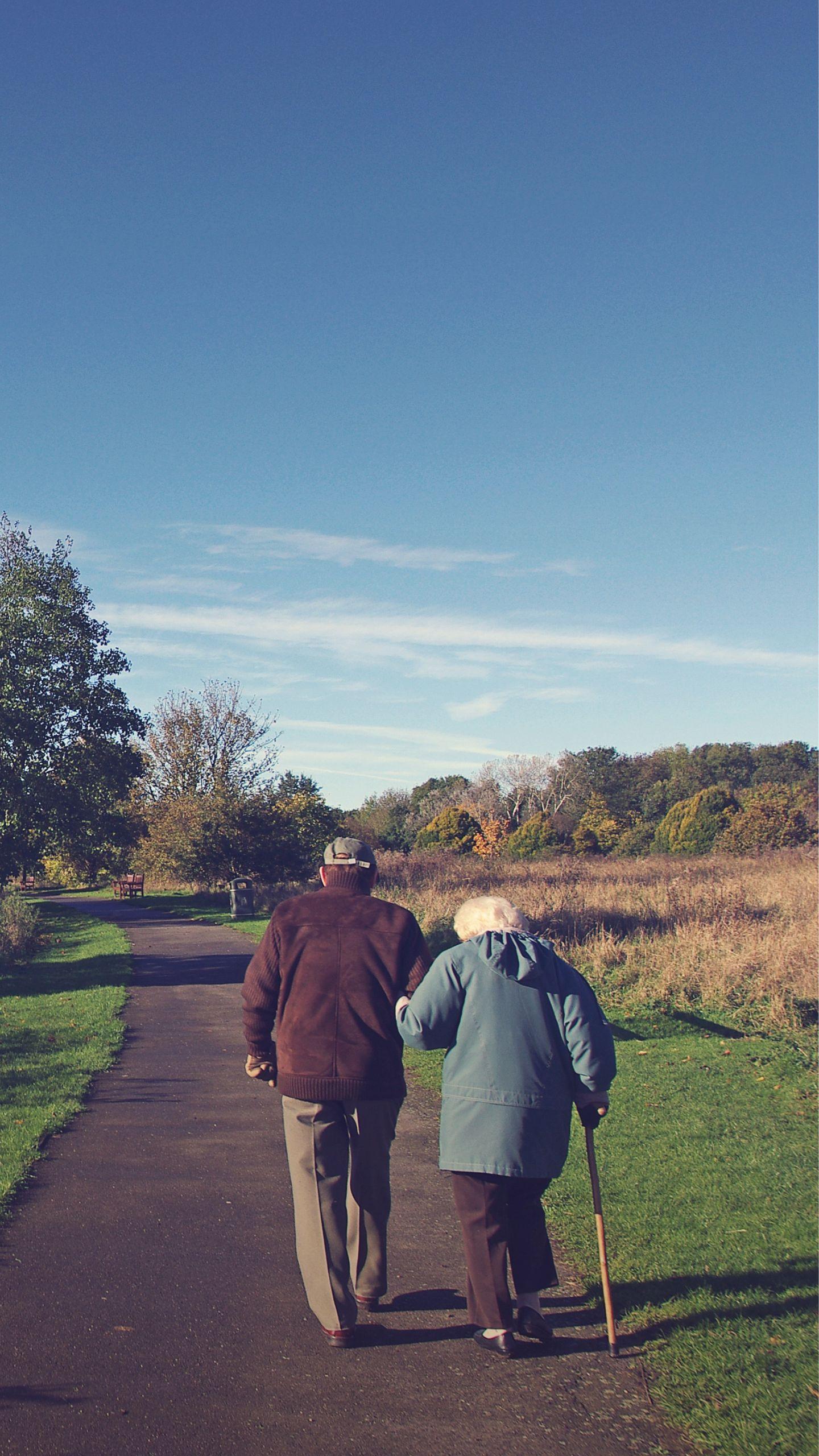 Study Reveals Walking May Slow Alzheimer's Progression in Seniors